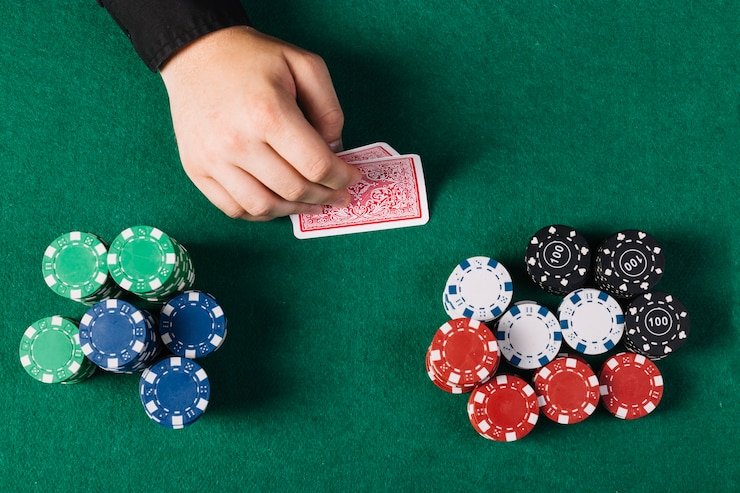 Bagan tingkat loyalitas aura123 menampilkan manfaat progresif dari Member hingga Diamond
